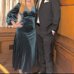 Elegant Velvet Dress in Deep Teal